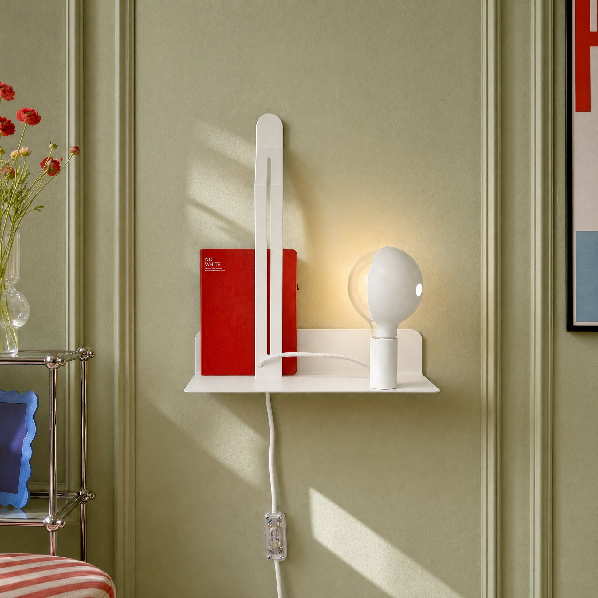 Lampada da parete con mensola e lampadina LED G125 verniciata - Murio Talia - Bianco