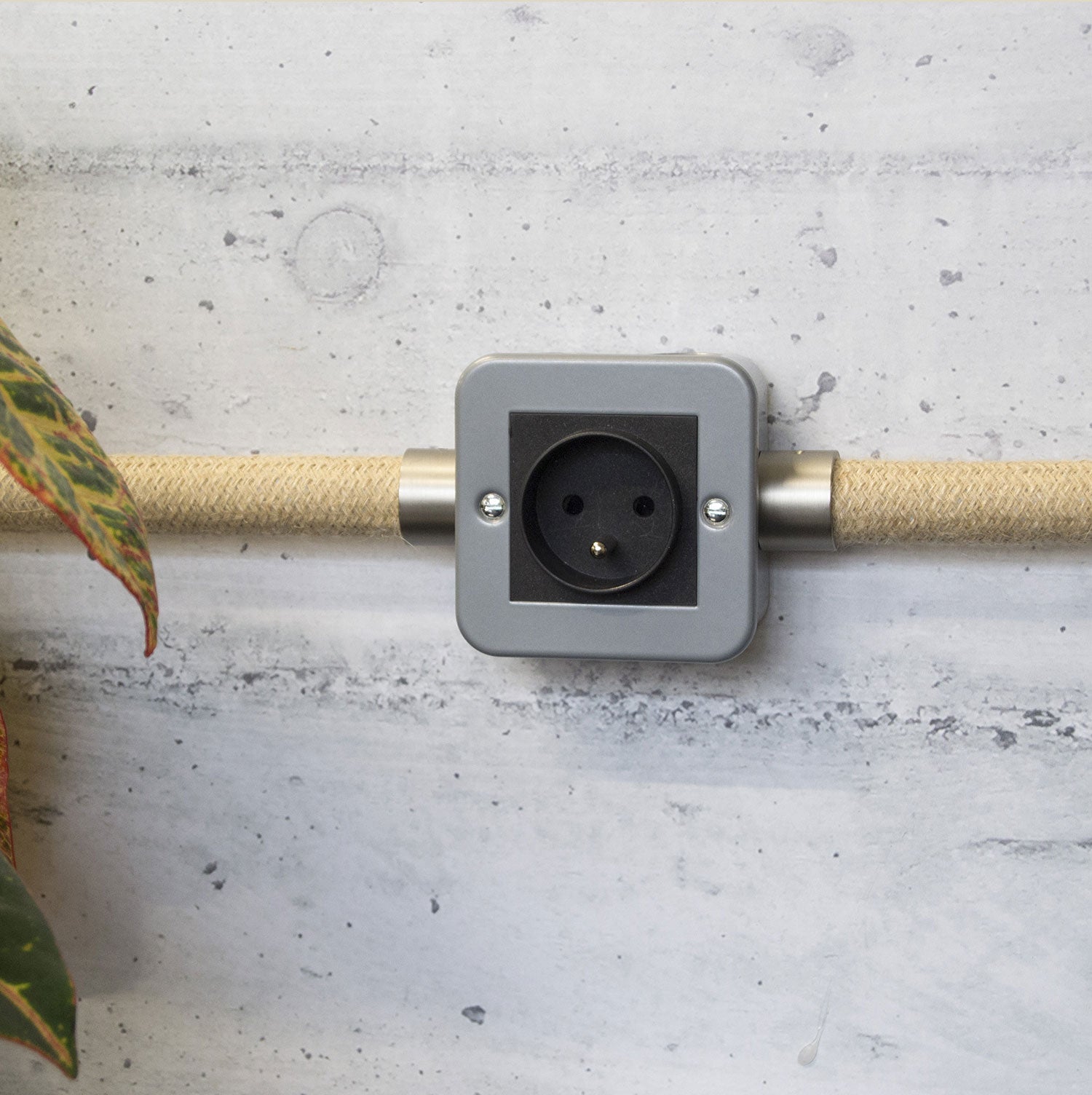 Scatola da parete in metallo con presa francese per Creative-Tube